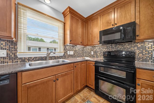 7601 Woodstream Drive, Charlotte, NC 28210
