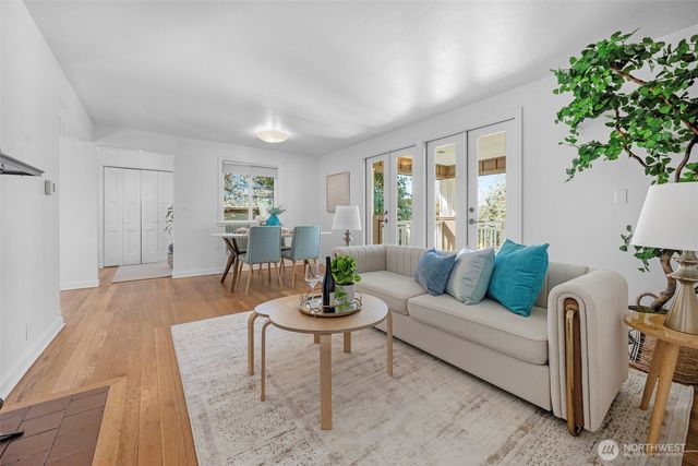 6825 43rd Avenue NE, Seattle, WA 98115