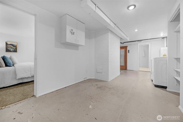 6825 43rd Avenue NE, Seattle, WA 98115