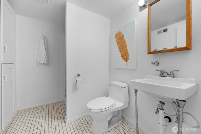 6825 43rd Avenue NE, Seattle, WA 98115