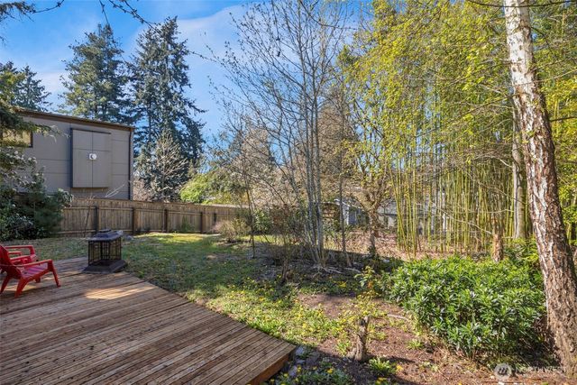 6825 43rd Avenue NE, Seattle, WA 98115