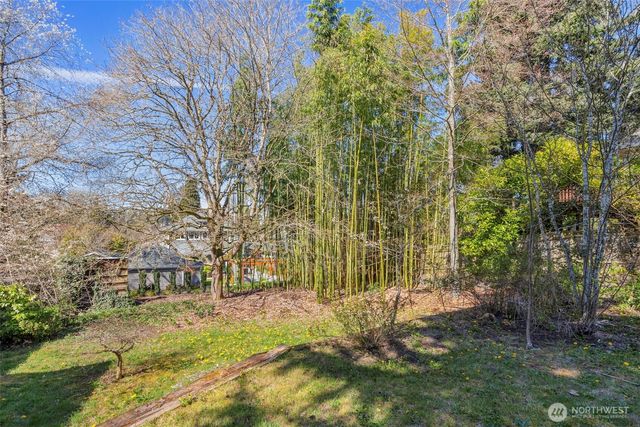 6825 43rd Avenue NE, Seattle, WA 98115