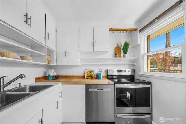 6825 43rd Avenue NE, Seattle, WA 98115