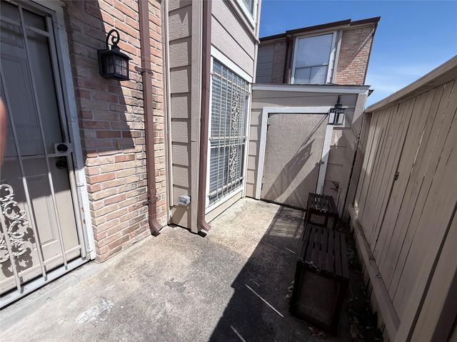 2110 Wilcrest Drive 128, Houston, TX 77042