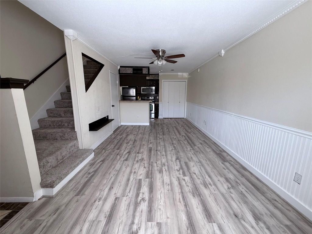 2110 Wilcrest Drive 128, Houston, TX 77042