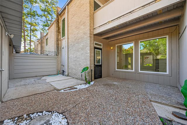 2123 Lake Village Drive, Houston, TX 77339