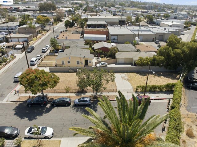 1100 E 23rd St, Signal Hill, CA 90755