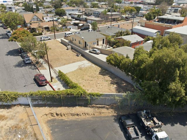 1100 E 23rd St, Signal Hill, CA 90755