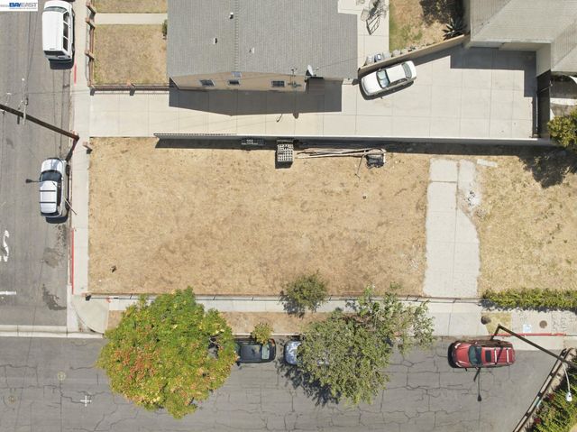 1100 E 23rd St, Signal Hill, CA 90755
