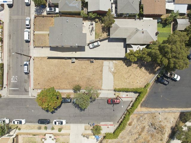 1100 E 23rd St, Signal Hill, CA 90755
