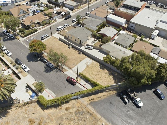 1100 E 23rd St, Signal Hill, CA 90755