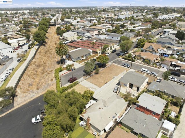 1100 E 23rd St, Signal Hill, CA 90755