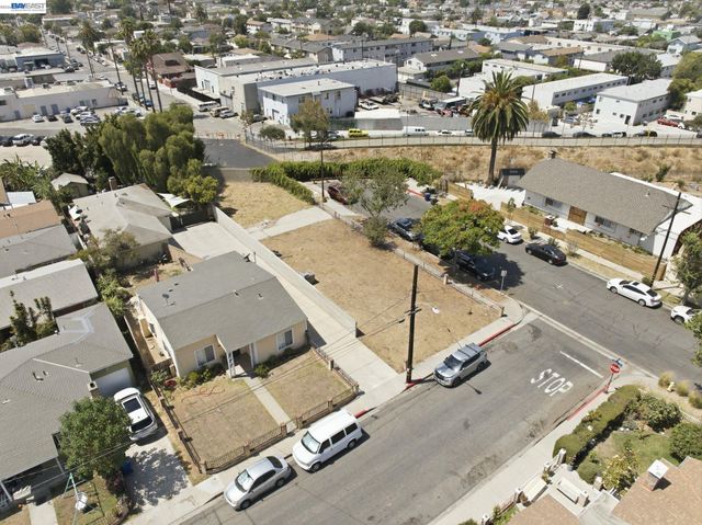 1100 E 23rd St, Signal Hill, CA 90755
