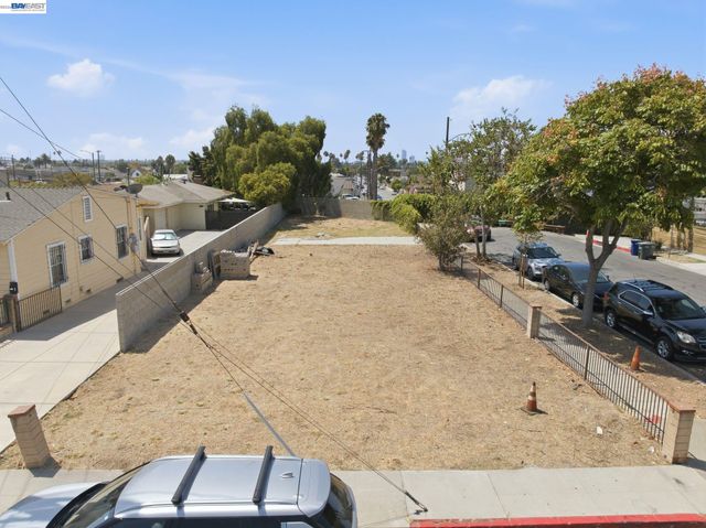 1100 E 23rd St, Signal Hill, CA 90755
