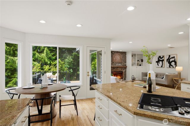 21339 NE 97th Place, Redmond, WA 98053