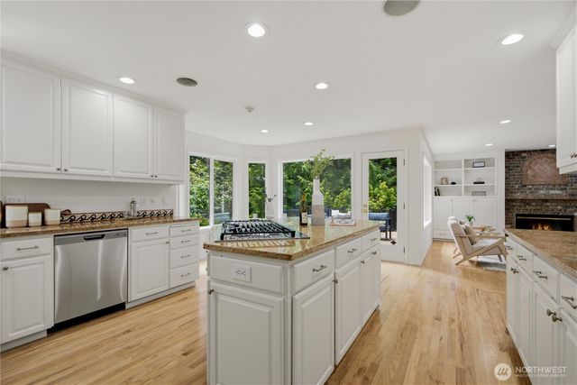 21339 NE 97th Place, Redmond, WA 98053