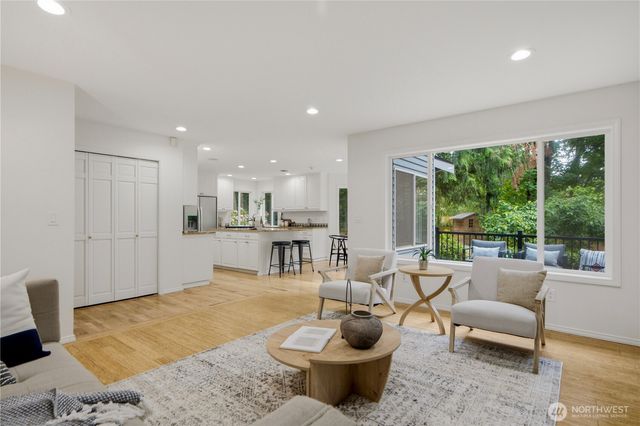 21339 NE 97th Place, Redmond, WA 98053