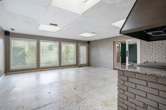 308 N Bailey Avenue, Fort Worth, TX 76107