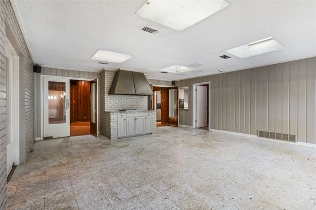 308 N Bailey Avenue, Fort Worth, TX 76107