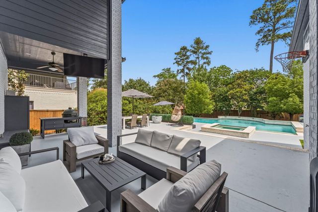 90 Spincaster Drive, The Woodlands, TX 77389