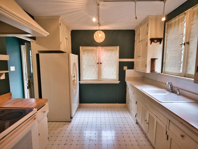 331 N 50th STREET, Milwaukee, WI 53208