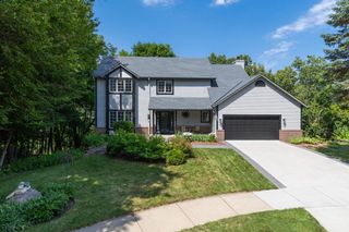 8855 Sylvan Ridge, Eden Prairie, MN 55347