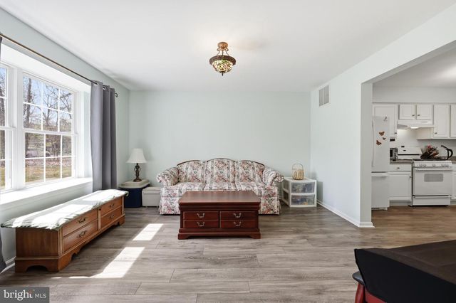 3202 OAKWOOD DR, Hammonton, NJ 08037