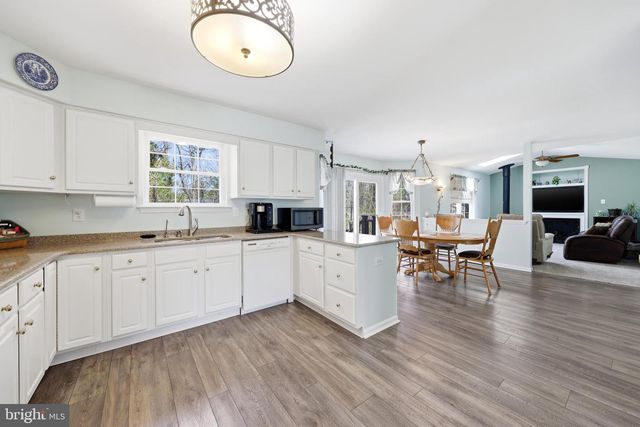 3202 OAKWOOD DR, Hammonton, NJ 08037