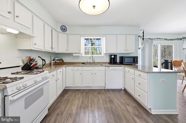 3202 OAKWOOD DR, Hammonton, NJ 08037