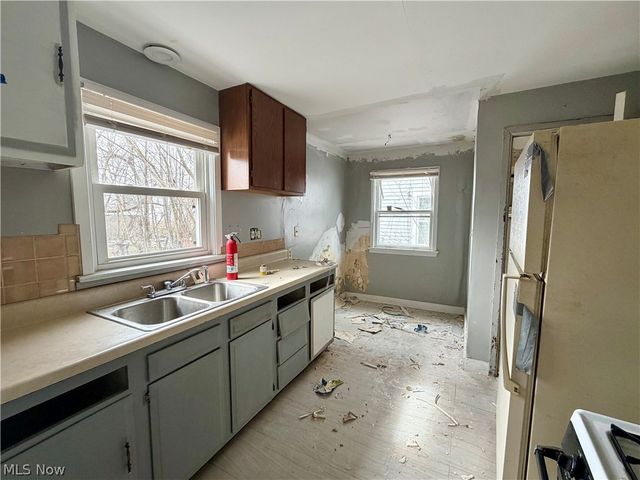 12402 Imperial Avenue, Cleveland, OH 44120