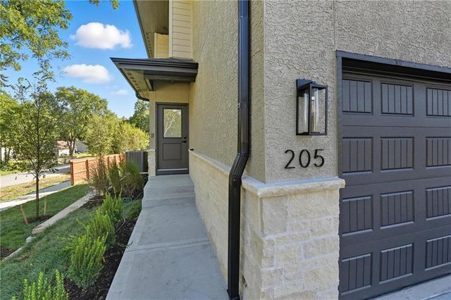 205 NW Orchard Court, Lee's Summit, MO 64063