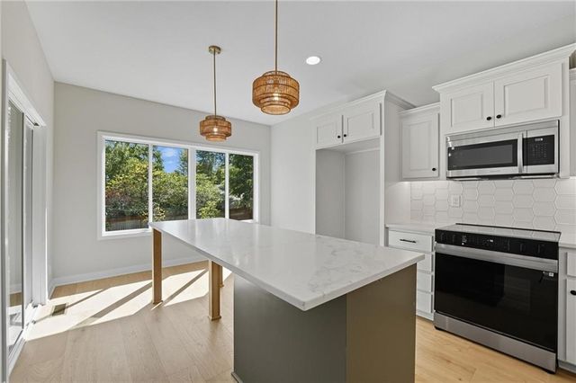 205 NW Orchard Court, Lee's Summit, MO 64063