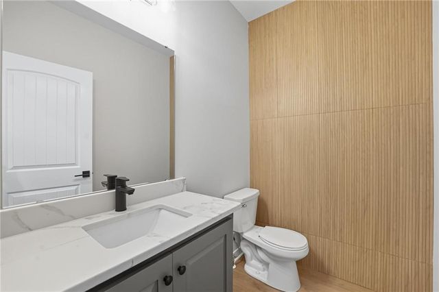 205 NW Orchard Court, Lee's Summit, MO 64063