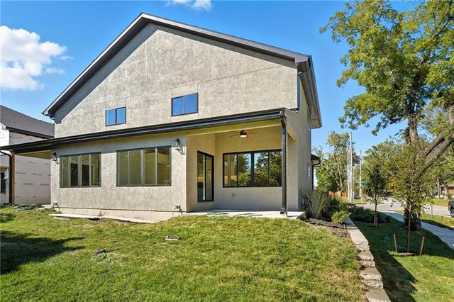 205 NW Orchard Court, Lee's Summit, MO 64063