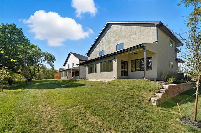 205 NW Orchard Court, Lee's Summit, MO 64063