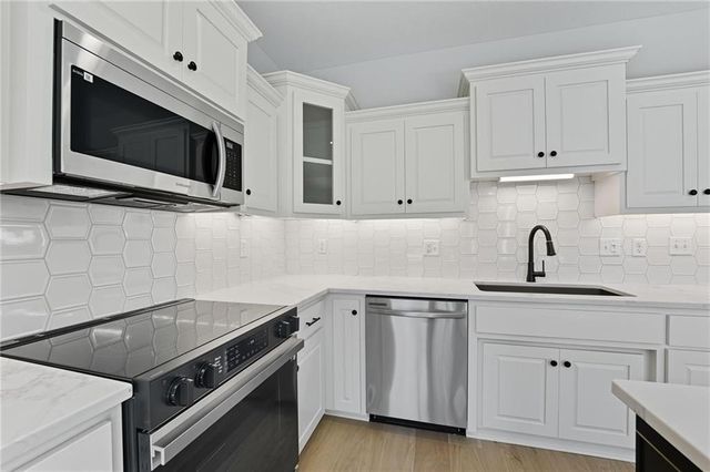 205 NW Orchard Court, Lee's Summit, MO 64063