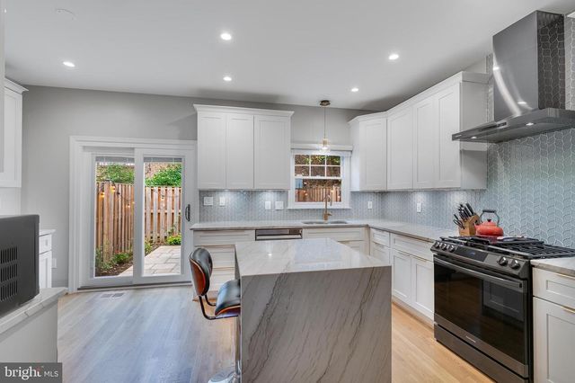 1507-D N COLONIAL TER, Arlington, VA 22209