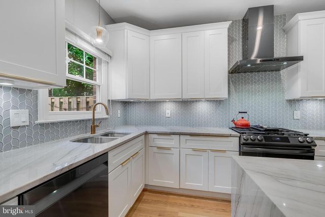 1507-D N COLONIAL TER, Arlington, VA 22209