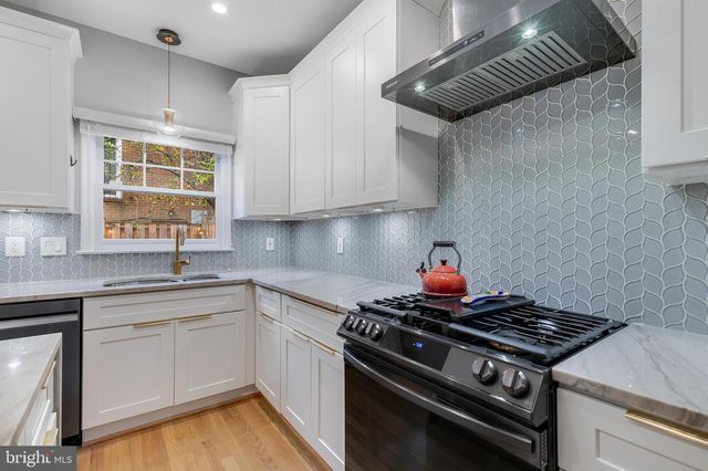 1507-D N COLONIAL TER, Arlington, VA 22209