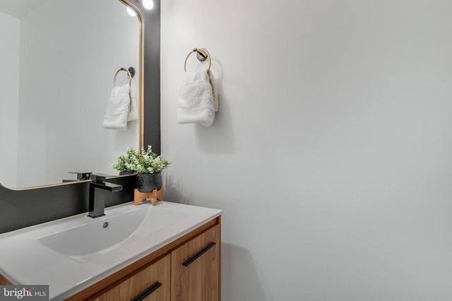 1507-D N COLONIAL TER, Arlington, VA 22209