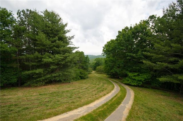 1402 Henderson Mountain Road, Jasper, GA 30143