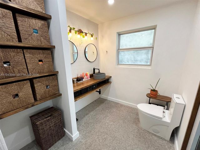 1059 Washington St, Hollywood, FL 33019