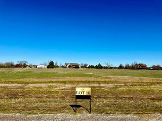 10 E 44th St, Derby, KS 67037