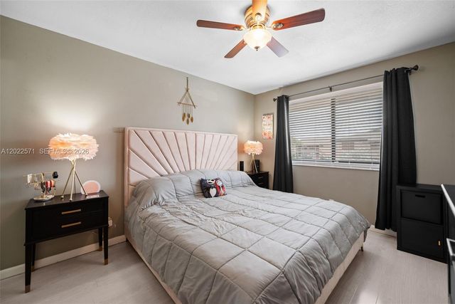 10049 Winding Lake Road 202, Sunrise, FL 33351