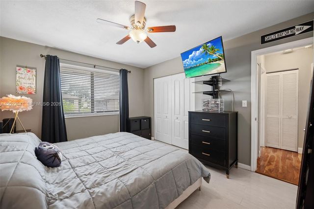 10049 Winding Lake Road 202, Sunrise, FL 33351