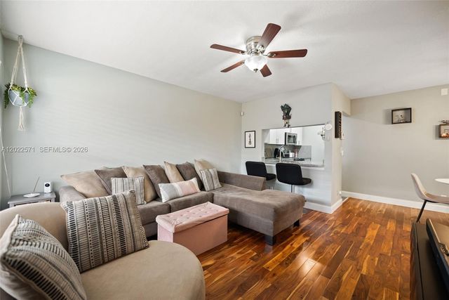 10049 Winding Lake Road 202, Sunrise, FL 33351