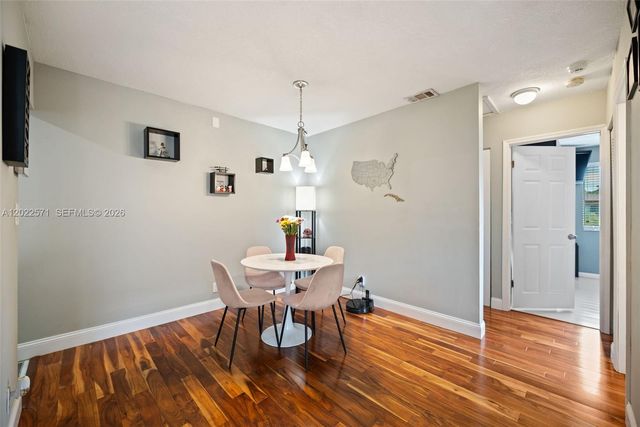 10049 Winding Lake Road 202, Sunrise, FL 33351
