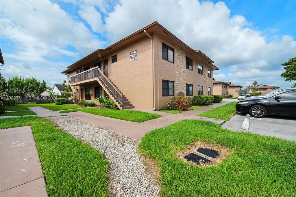 10049 Winding Lake Road 202, Sunrise, FL 33351