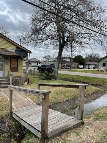 2202 Jones Road, Baytown, TX 77521