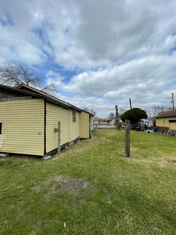 2202 Jones Road, Baytown, TX 77521